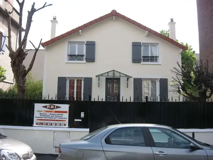 Ravalement en enduit armé anti-fissures d'une maison à Colombes suite à des infiltrations d'eau