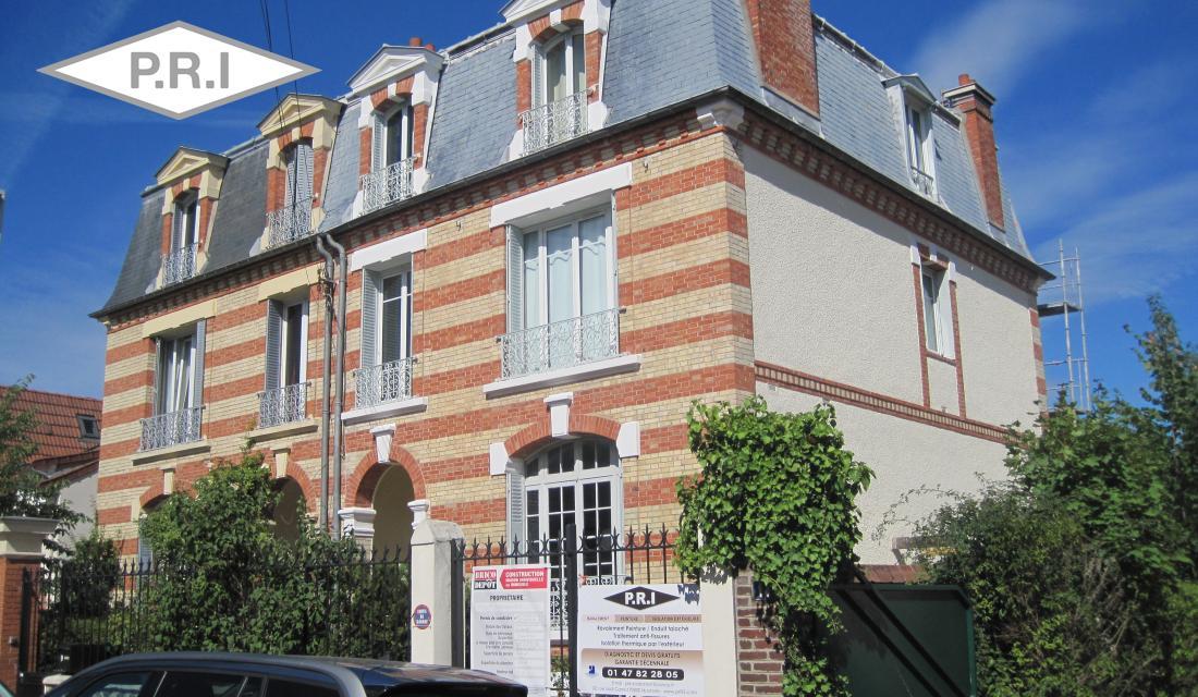Nettoyage de façade en pierre et brique